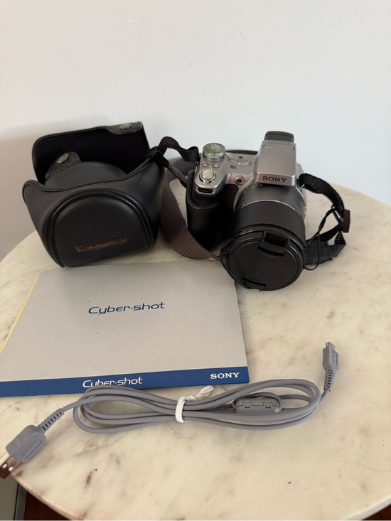 Sony Other - SONY Cyber-Shot DSC-H2 12x Digital Camera with case as is
